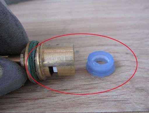 水龍頭滴水怎么處理？看步驟圖跟著老師傅一步步操作一下吧！