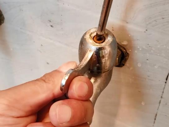 水龍頭滴水怎么修圖解！沒(méi)想到，2張圖2個(gè)步驟就搞定了！