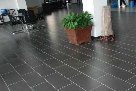 地暖上面鋪什么好？是選擇地板呢？還是瓷磚呢？