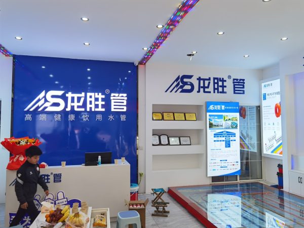 看了日豐專賣店效果圖后，感覺龍勝管的專賣店更好看??！